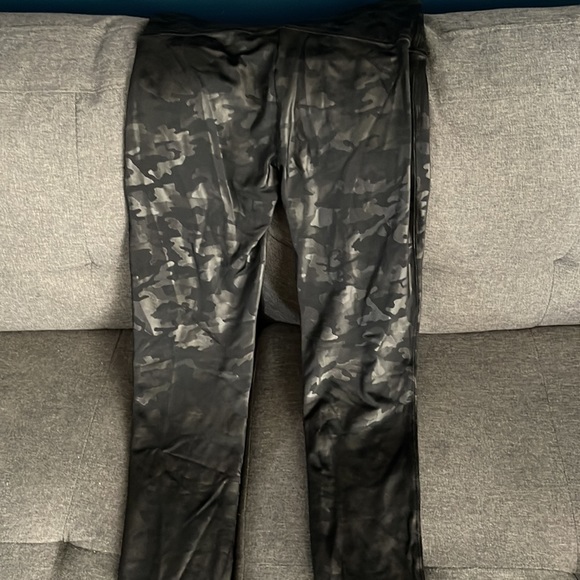 Faux Leather Camo Leggings never been worn - Picture 8 of 8